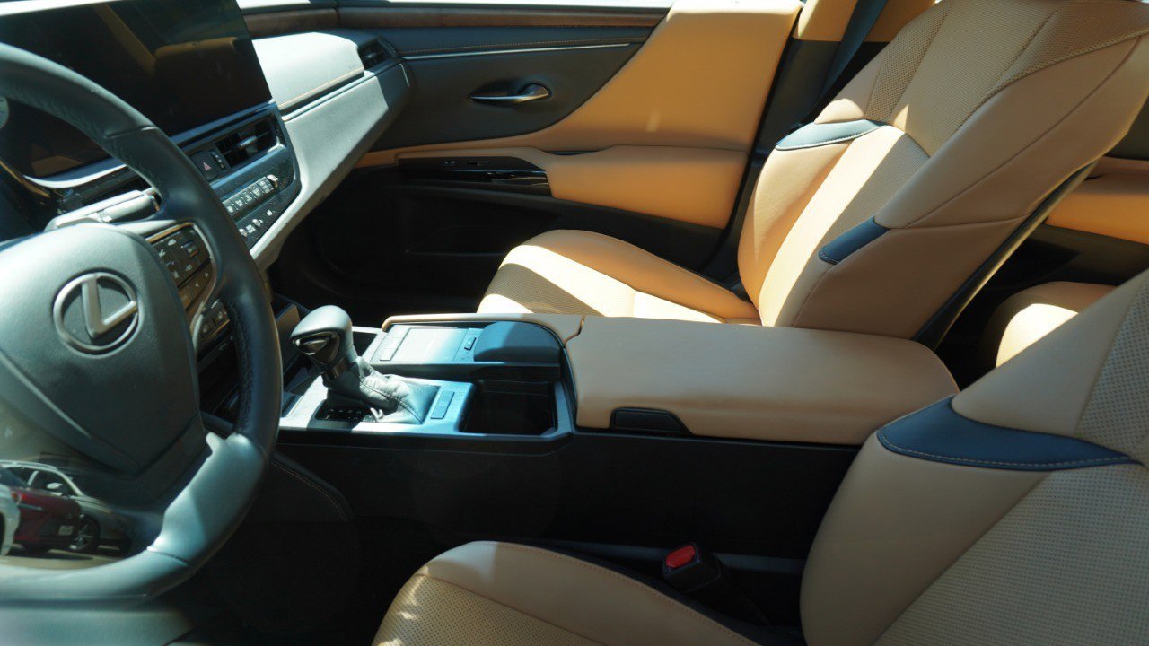 Used 2022 Lexus ES 350 w/ Premium Package image 7