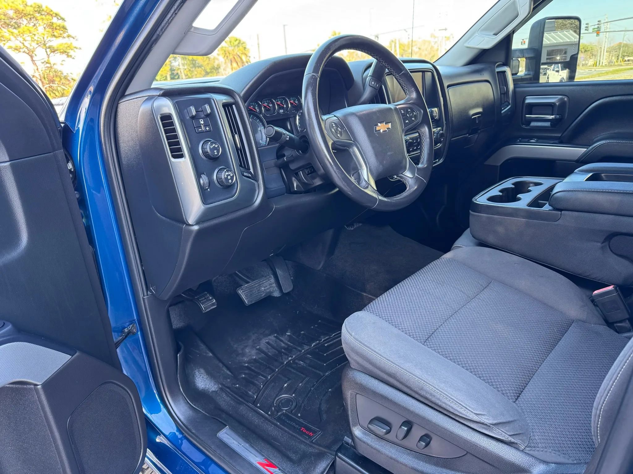 Used 2018 Chevrolet Silverado 2500 LT w/ LT Convenience Package AWD/4WD image 9