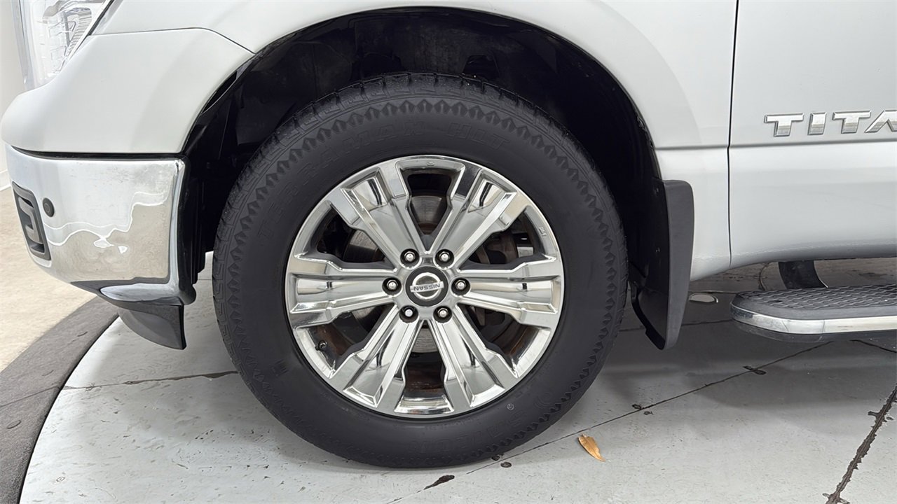 Used 2018 Nissan Titan SV w/ SV Convenience Package image 24