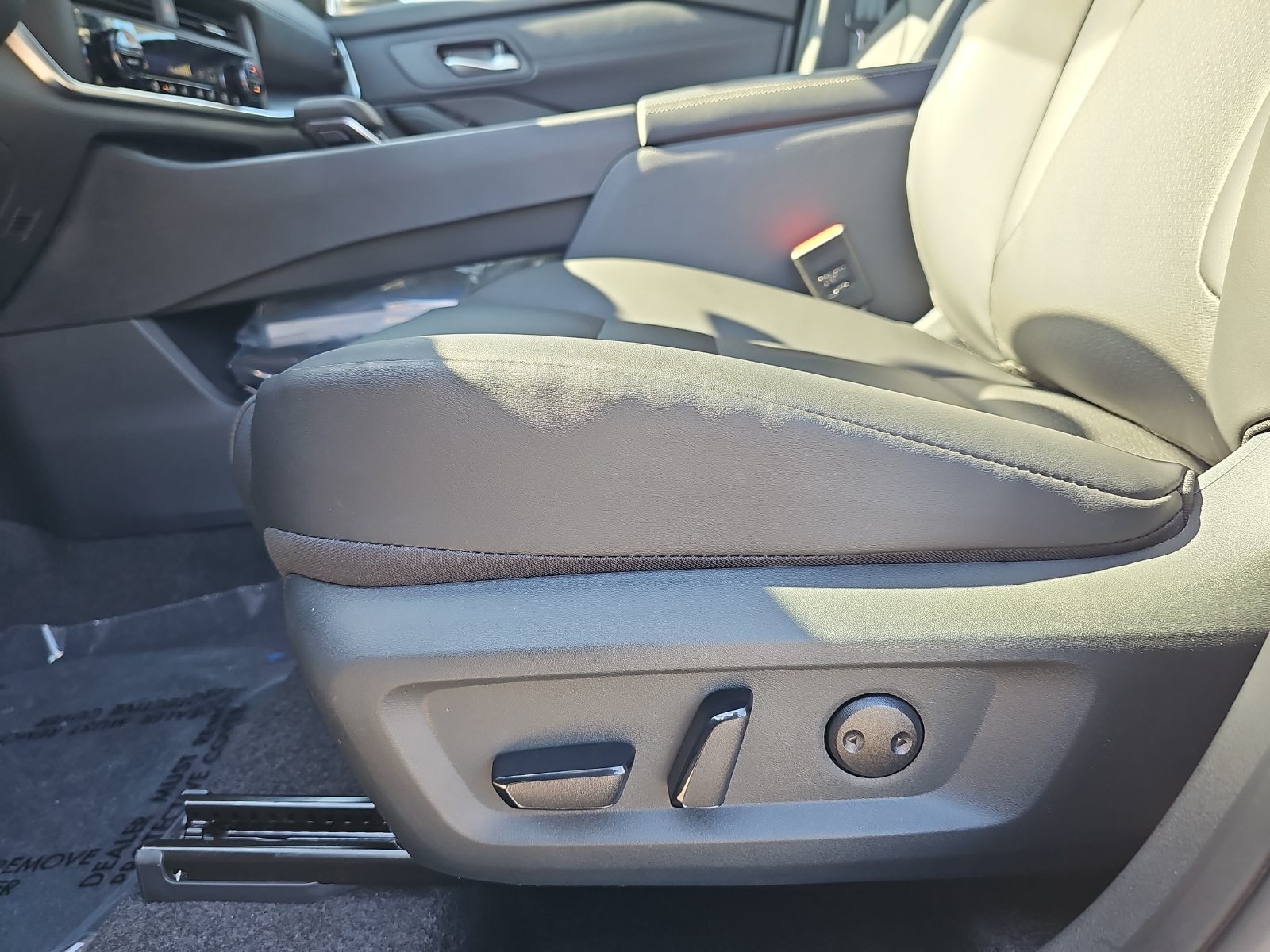 New 2027 Nissan Rogue Dark Armor FWD image 33