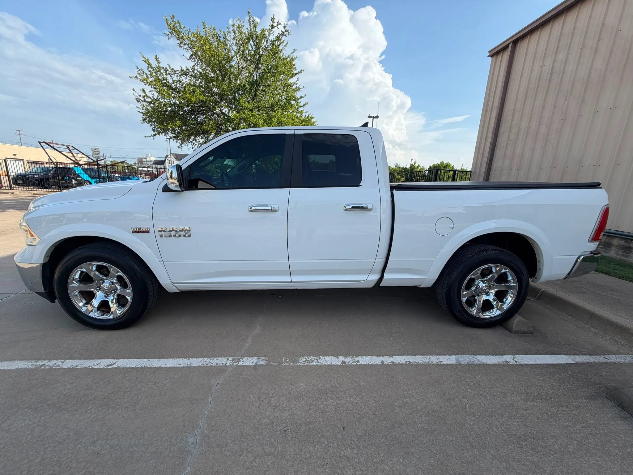 Used 2017 RAM 1500 Laramie RWD image 8