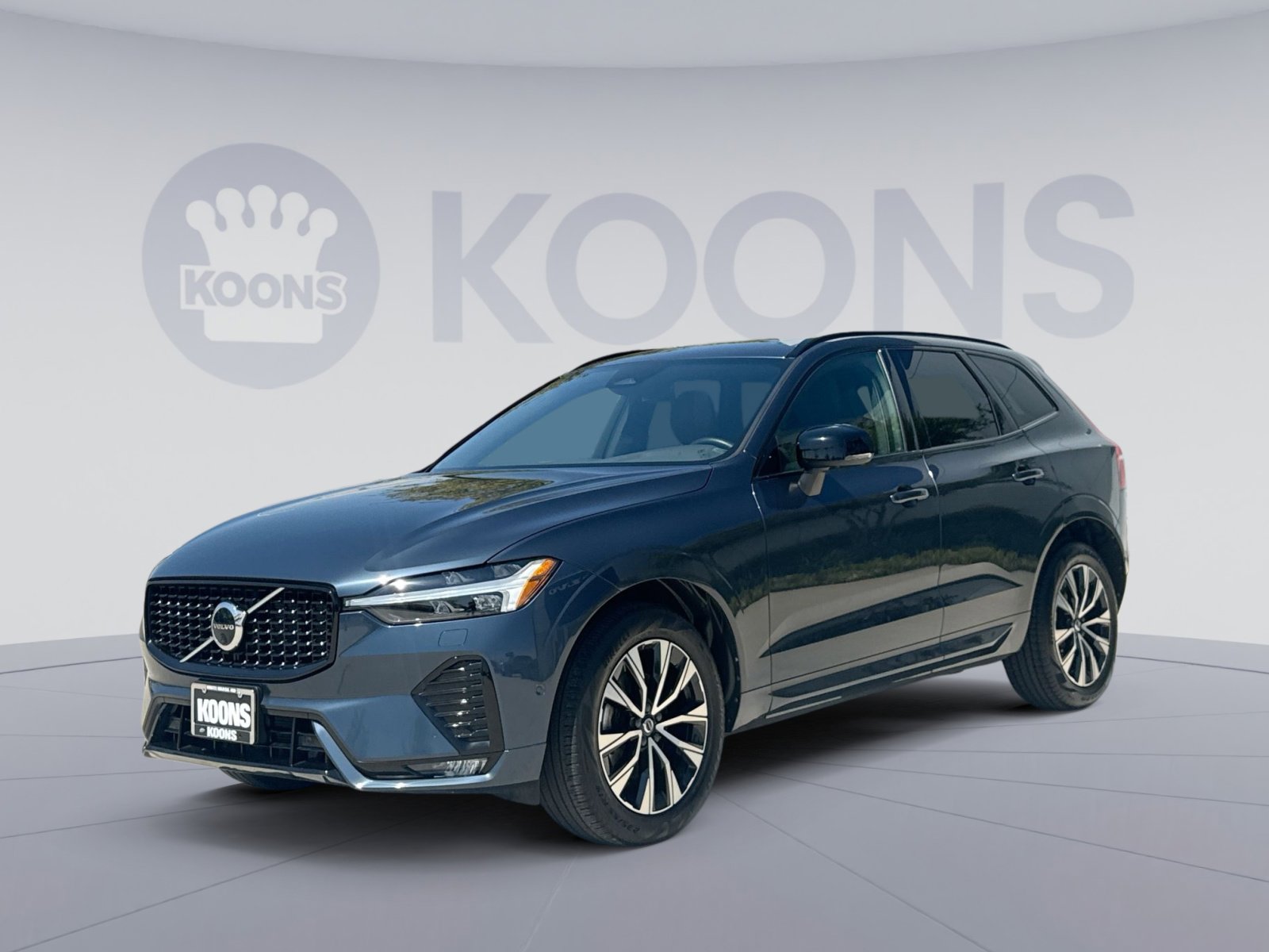 Used 2023 Volvo XC60 B5 Plus AWD/4WD image 1