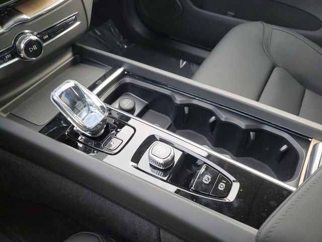 New 2026 Volvo XC60 B5 Plus w/ Protection Package Premier image 21