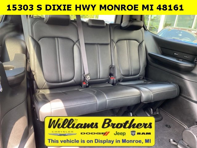 Used 2024 Jeep Wagoneer Series II w/ Flexible Seating Group image 28