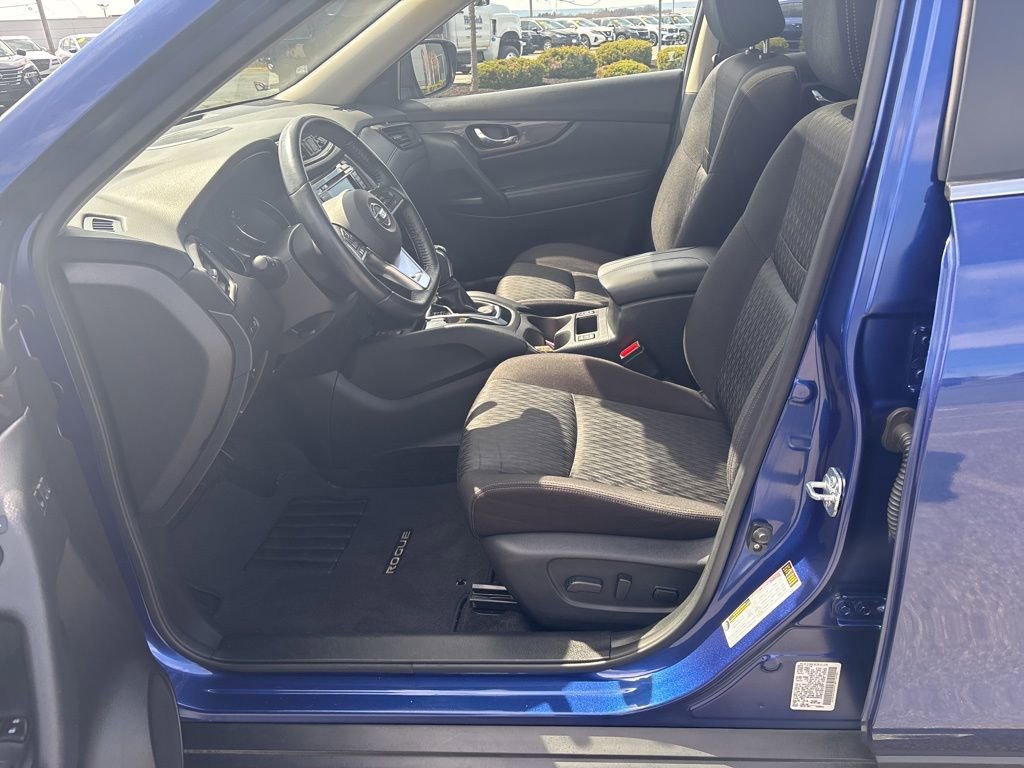 Used 2019 Nissan Rogue SV w/ Sun & Sound Touring Package image 11
