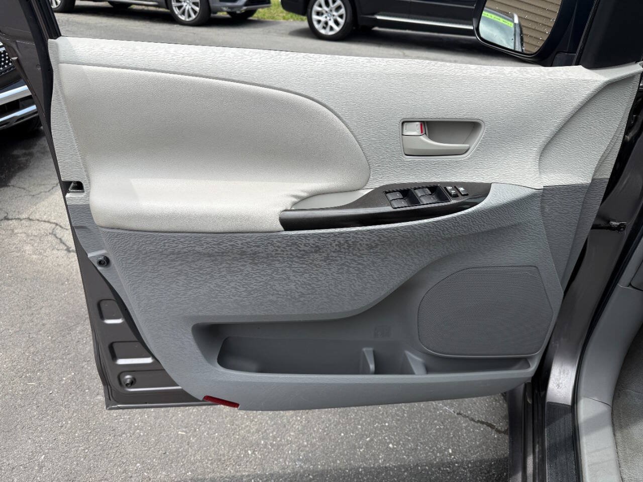 Used 2011 Toyota Sienna LE FWD image 13