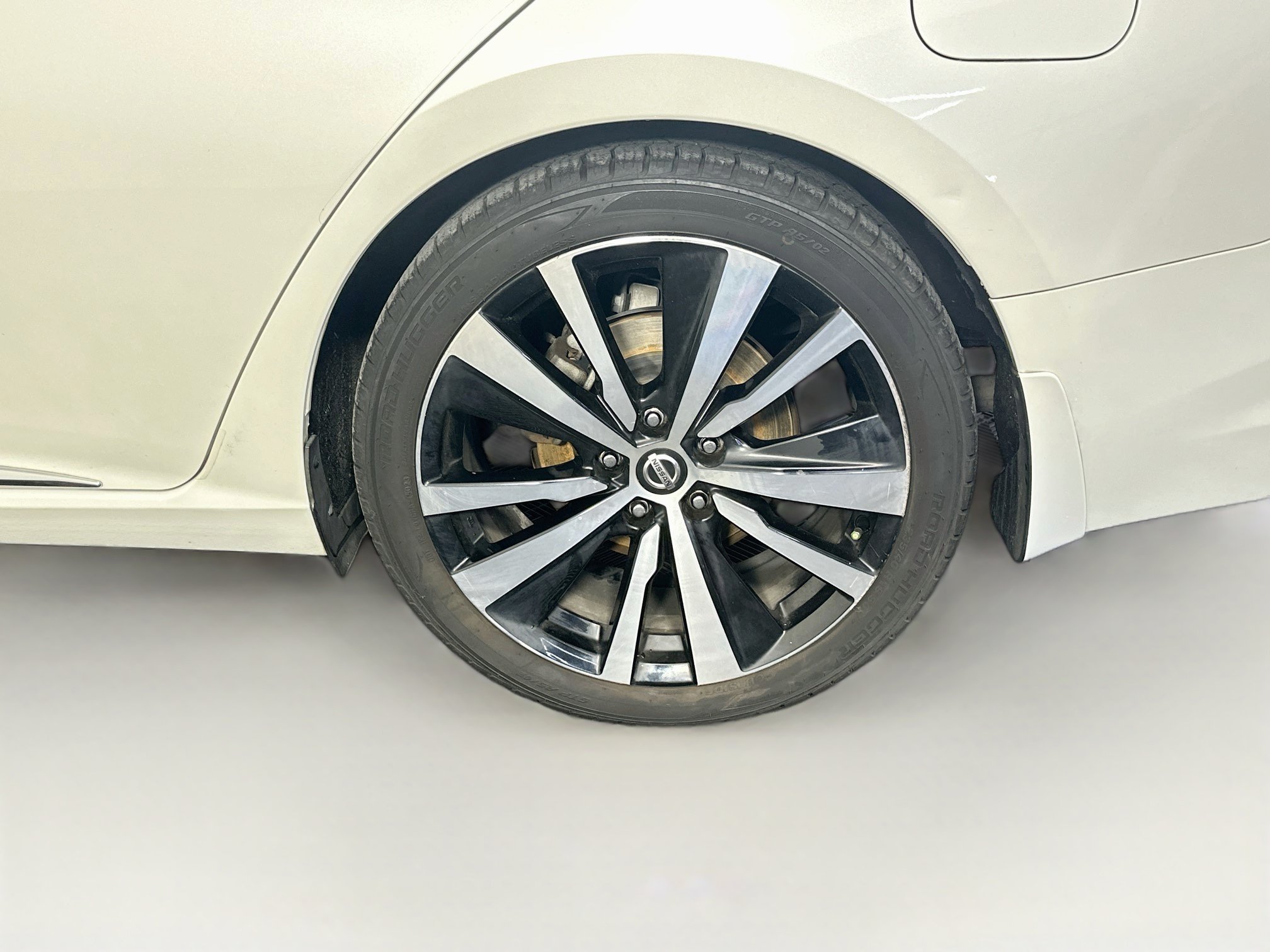 Used 2019 Nissan Altima 2.5 SR FWD image 11