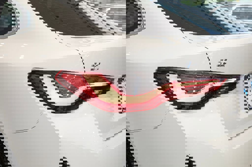 Used 2023 BMW i4 eDrive40 w/ Premium Package RWD image 3