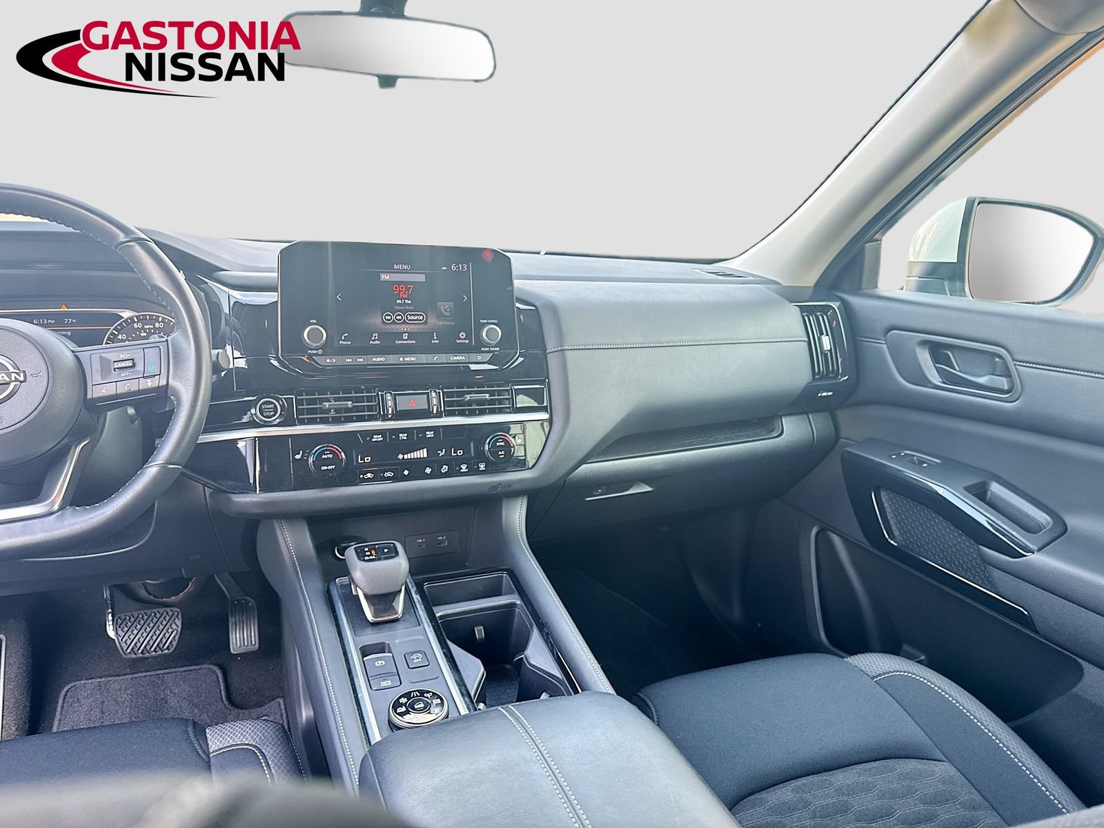 Used 2024 Nissan Pathfinder SV AWD/4WD image 31