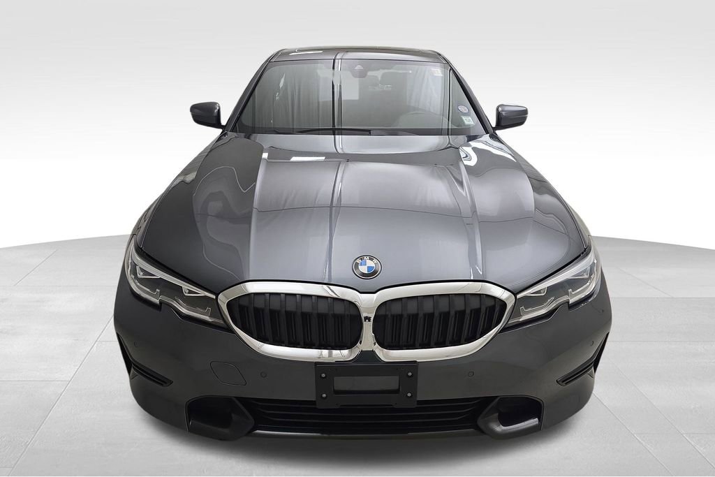 Certified 2021 BMW 330i xDrive Sedan w/ Driving Assistance Package image 4