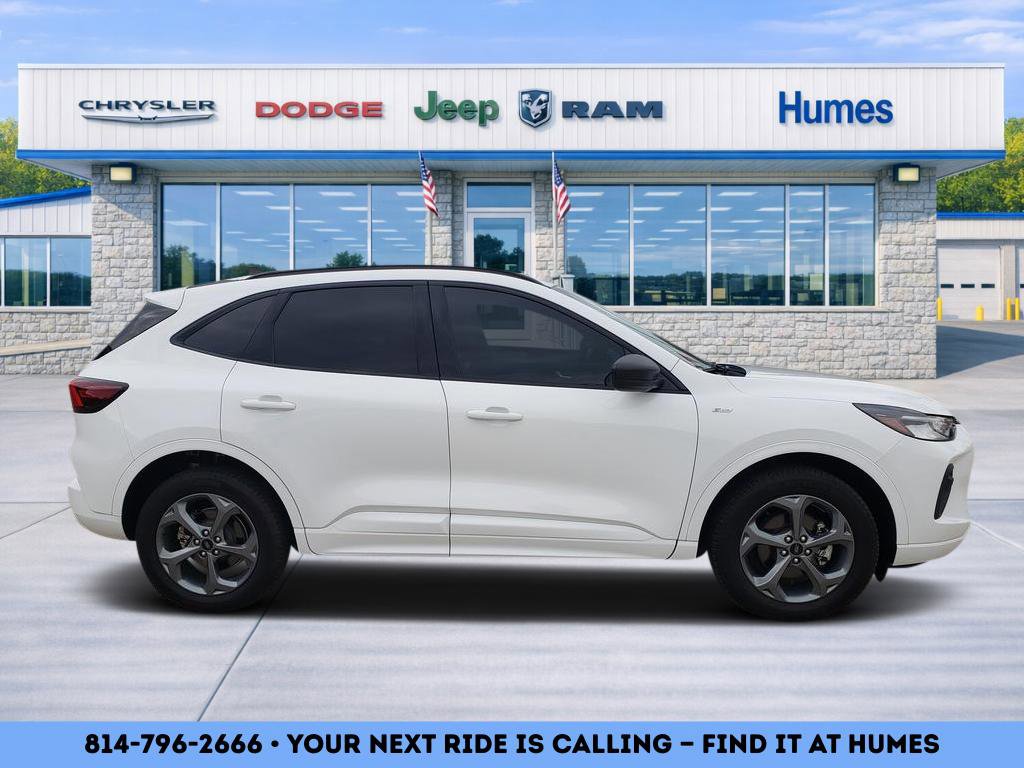 Used 2023 Ford Escape ST-Line w/ Tech Pack #1 AWD/4WD image 2