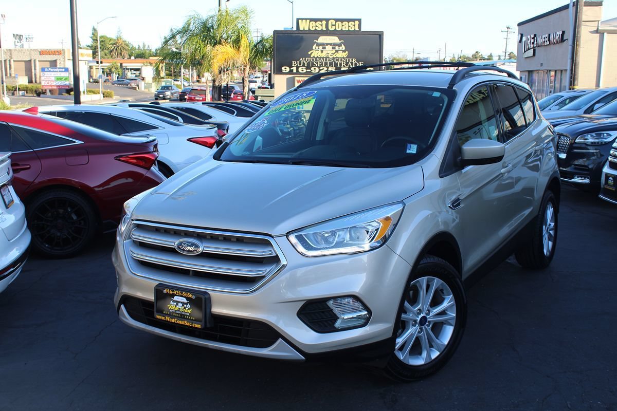 Used 2018 Ford Escape SEL FWD image 2