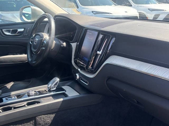 Used 2022 Volvo XC60 B5 Inscription w/ Climate Package image 15