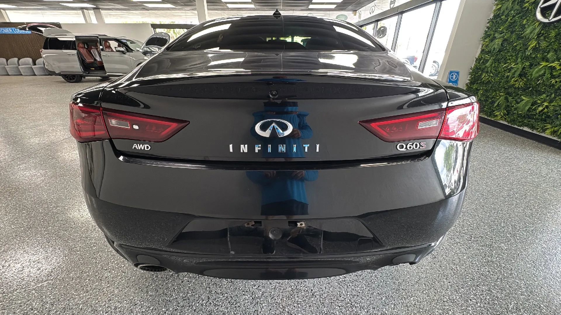 Used 2017 INFINITI Q60 Red Sport 400 AWD/4WD image 3