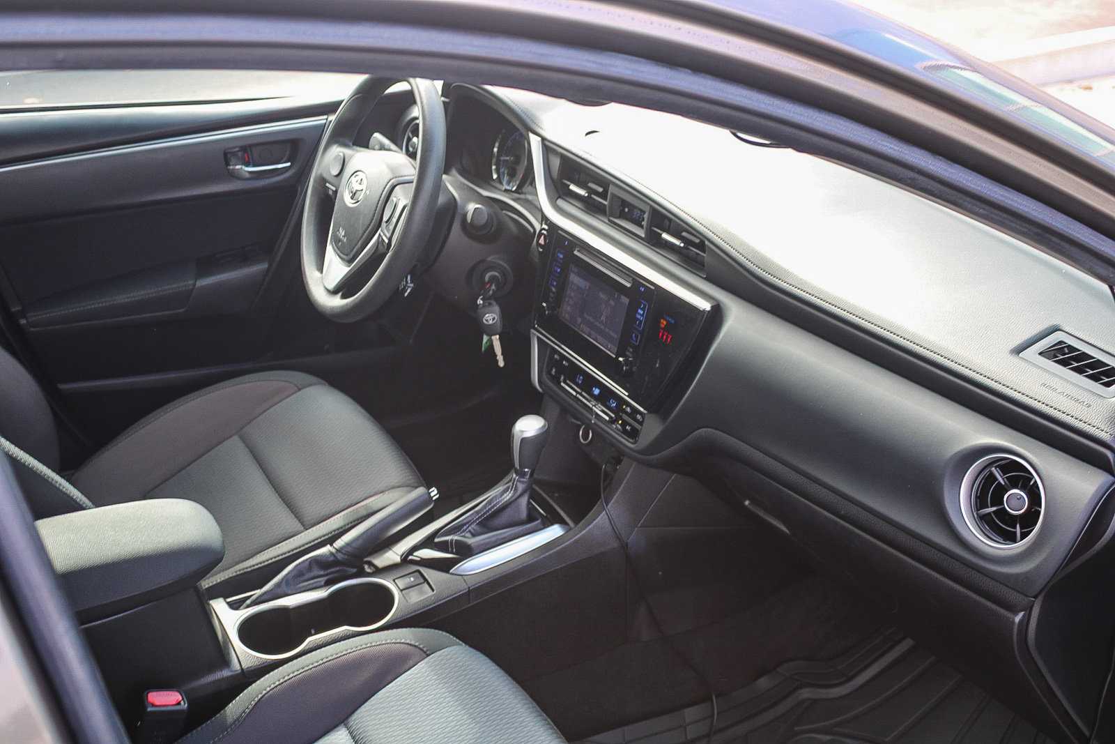 Used 2019 Toyota Corolla LE FWD image 18