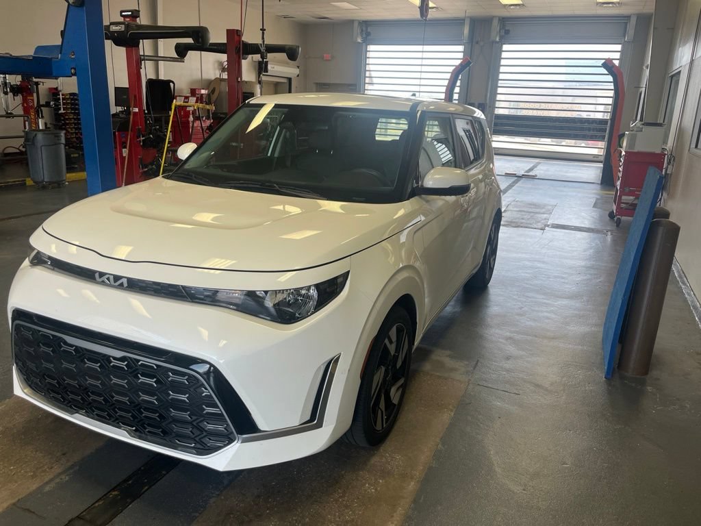Used 2023 Kia Soul GT-Line FWD image 2