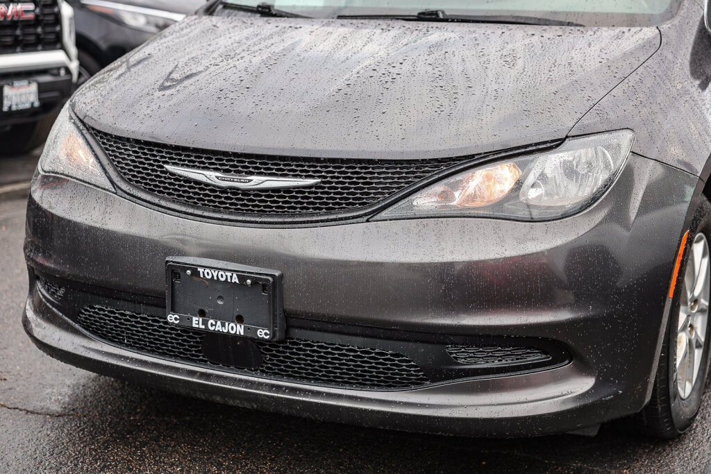 Used 2022 Chrysler Voyager LX FWD image 19