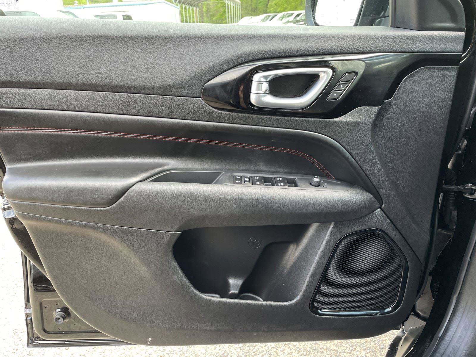 Used 2025 Jeep Compass Trailhawk w/ Trailhawk Elite Group image 29