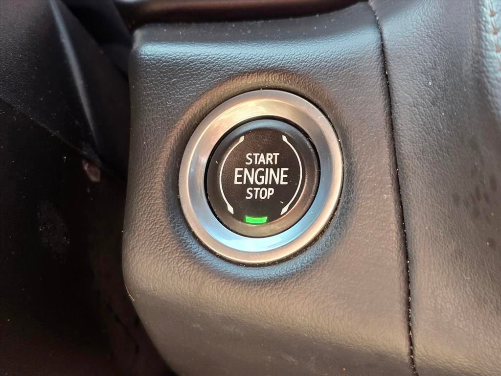 Used 2021 Chevrolet Suburban LT RWD image 18