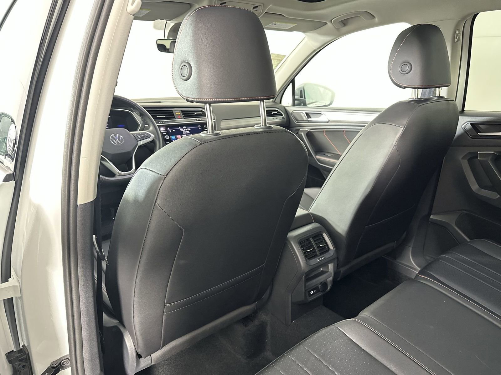 Used 2024 Volkswagen Tiguan Wolfsburg Edition image 28