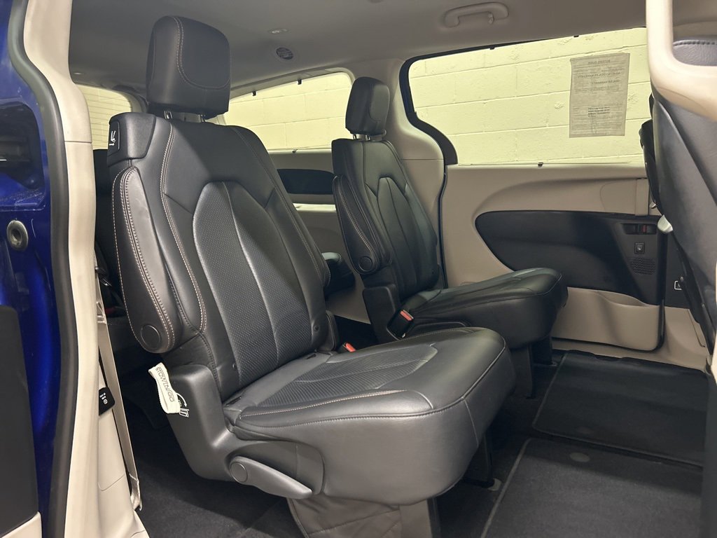 Used 2019 Chrysler Pacifica Touring-L Plus w/ Advanced Safetytec Group image 11