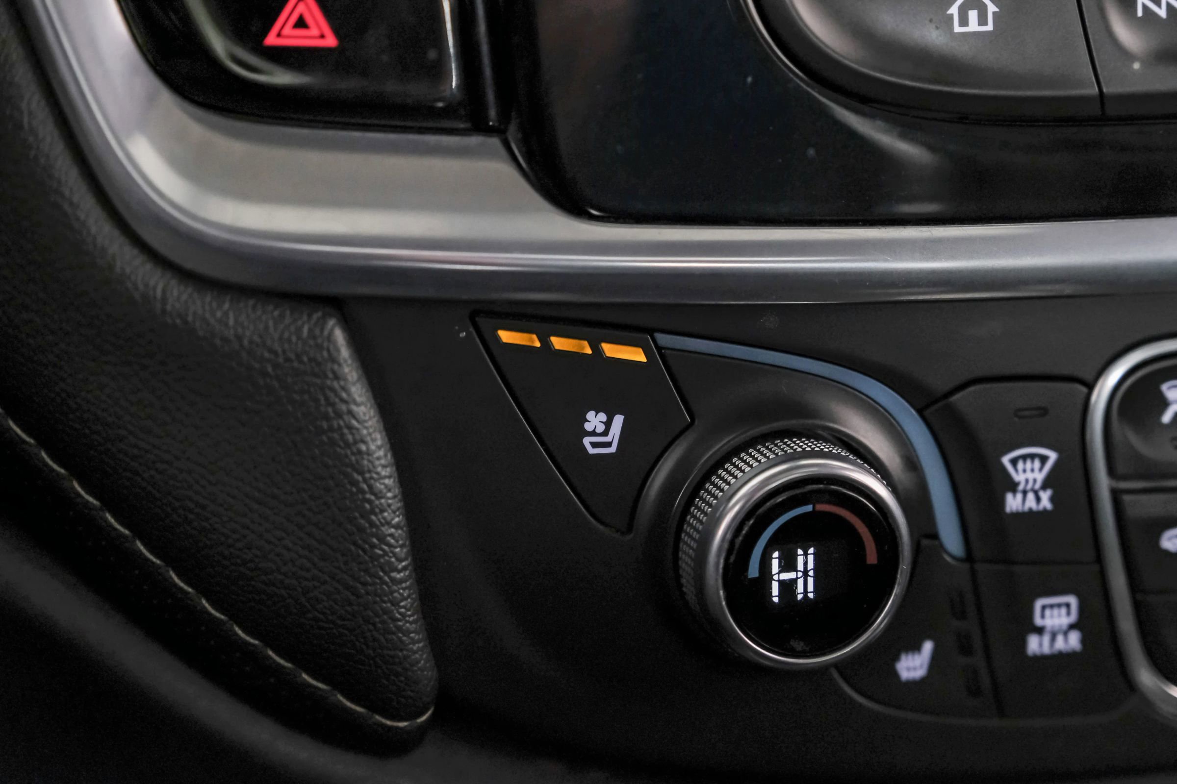 Used 2022 Chevrolet Traverse Premier w/ Redline Edition FWD image 33