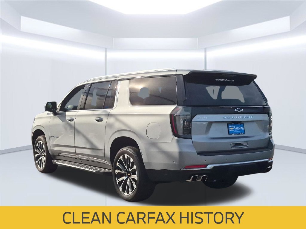Used 2025 Chevrolet Suburban High Country AWD/4WD image 3