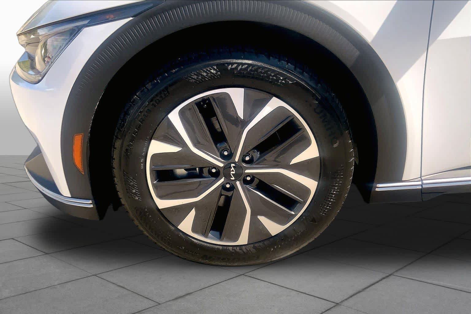 Used 2024 Kia EV6 Light RWD image 9