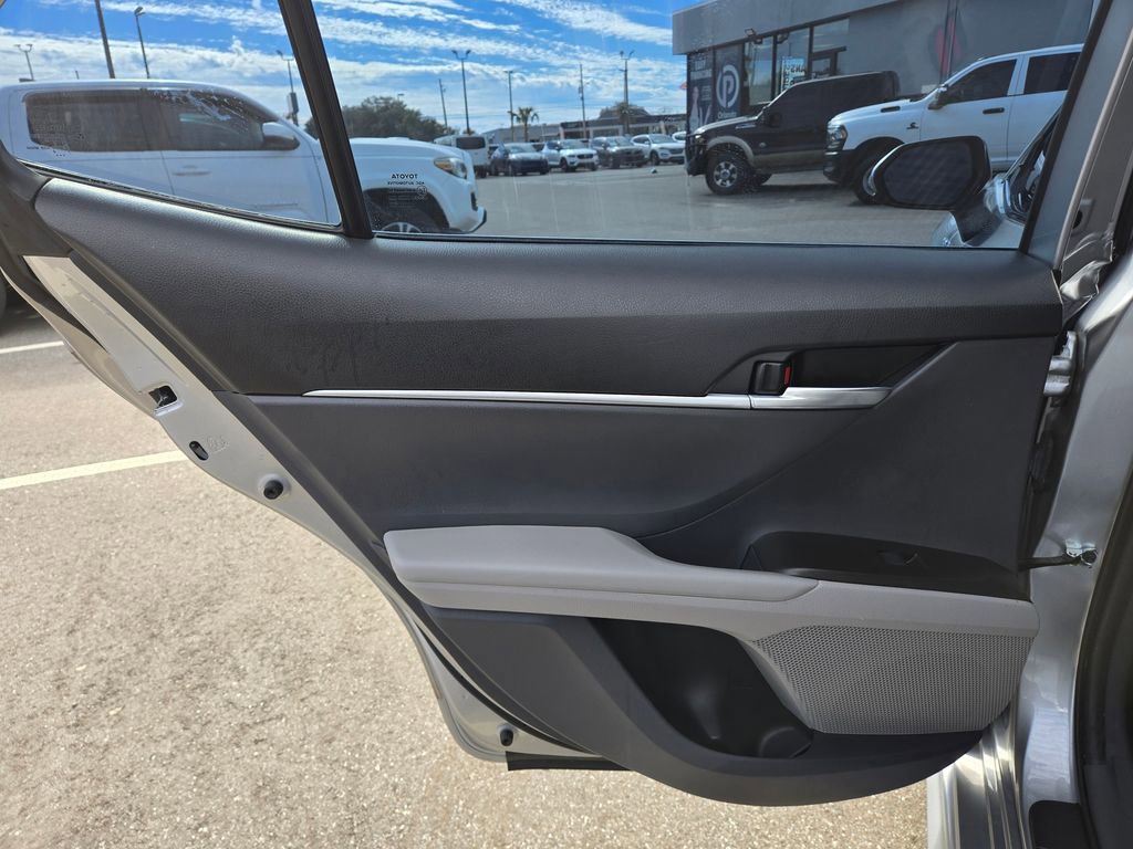 Used 2021 Toyota Camry SE image 36