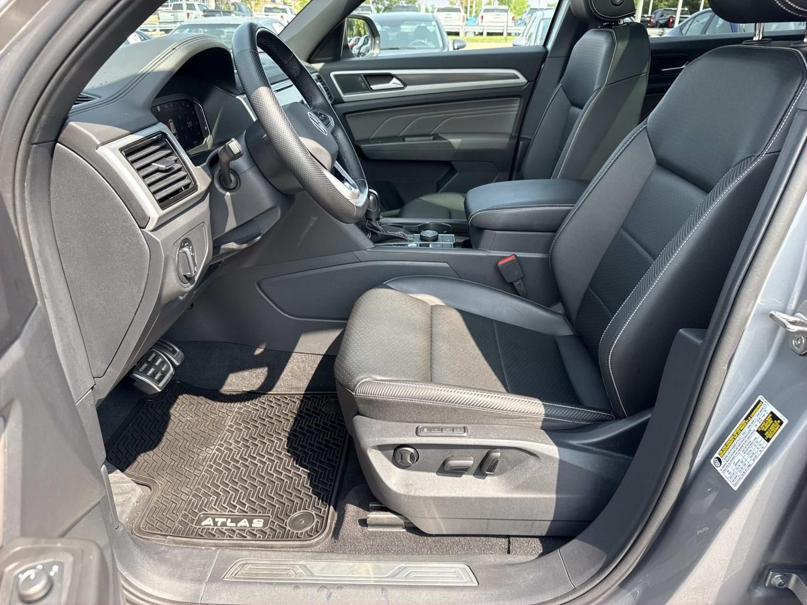 Used 2023 Volkswagen Atlas Cross Sport SEL R-Line AWD/4WD image 29