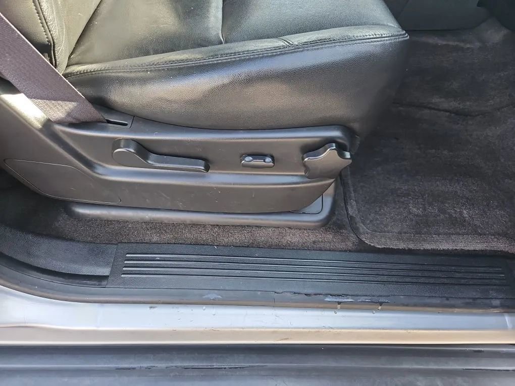 Used 2013 Chevrolet Avalanche LT w/ All-Star Edition image 16