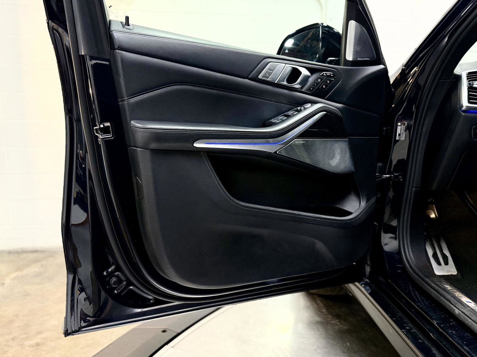 Used 2020 BMW X7 M50i w/ Dynamic Handling Package image 11