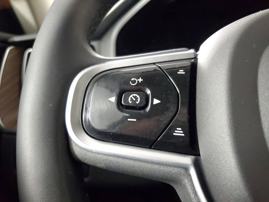 Certified 2023 Volvo XC60 B5 Plus w/ Protection Package Premier image 27