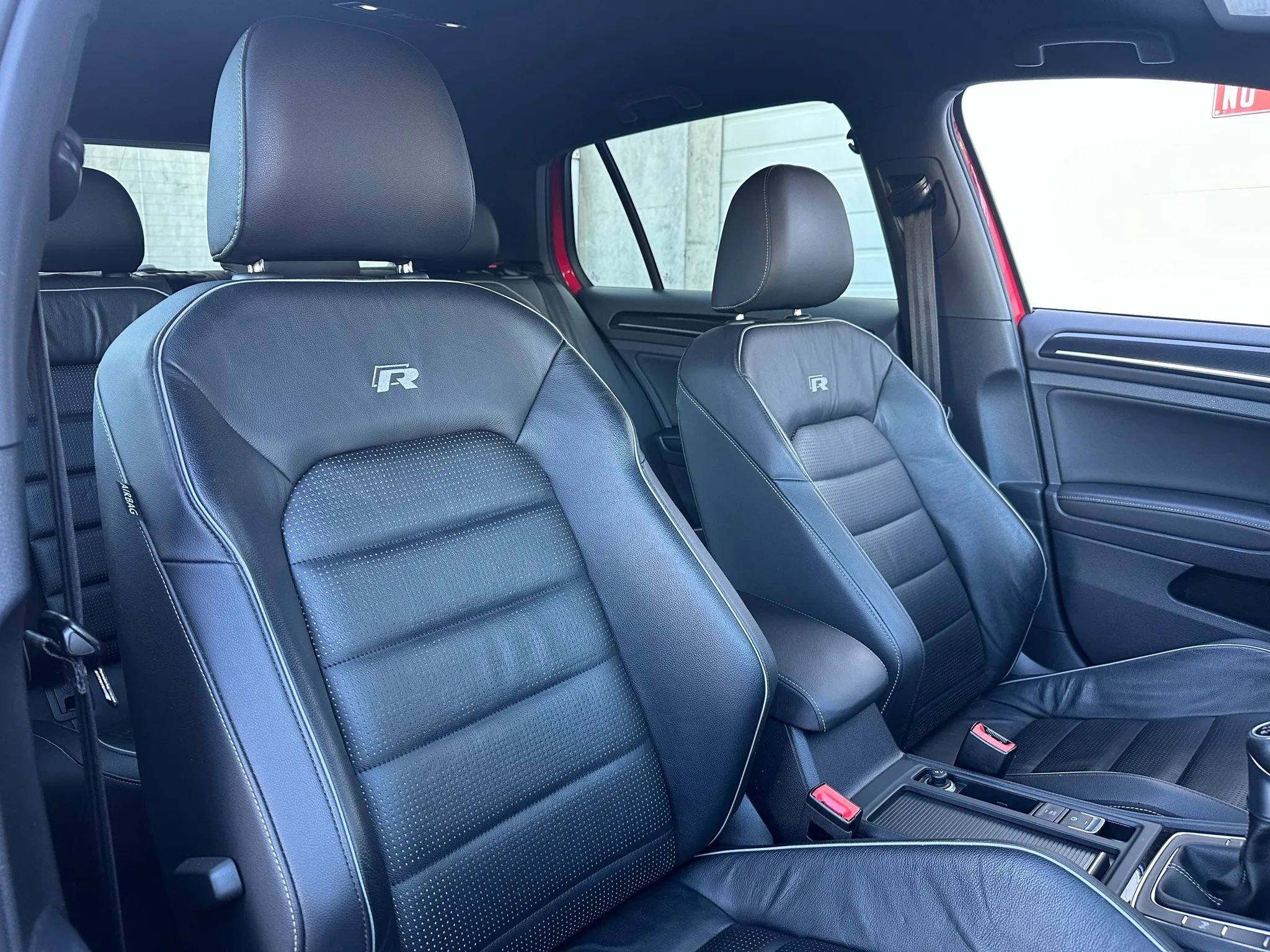 Used 2018 Volkswagen Golf 4-Door image 10