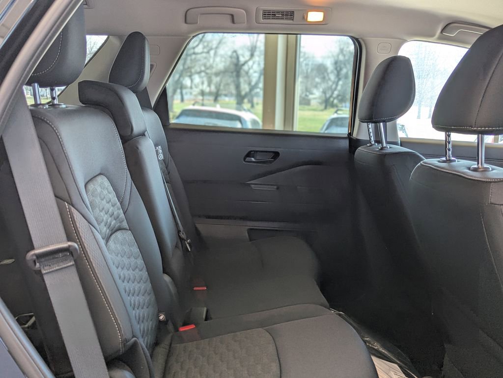 New 2026 Nissan Pathfinder SV image 18