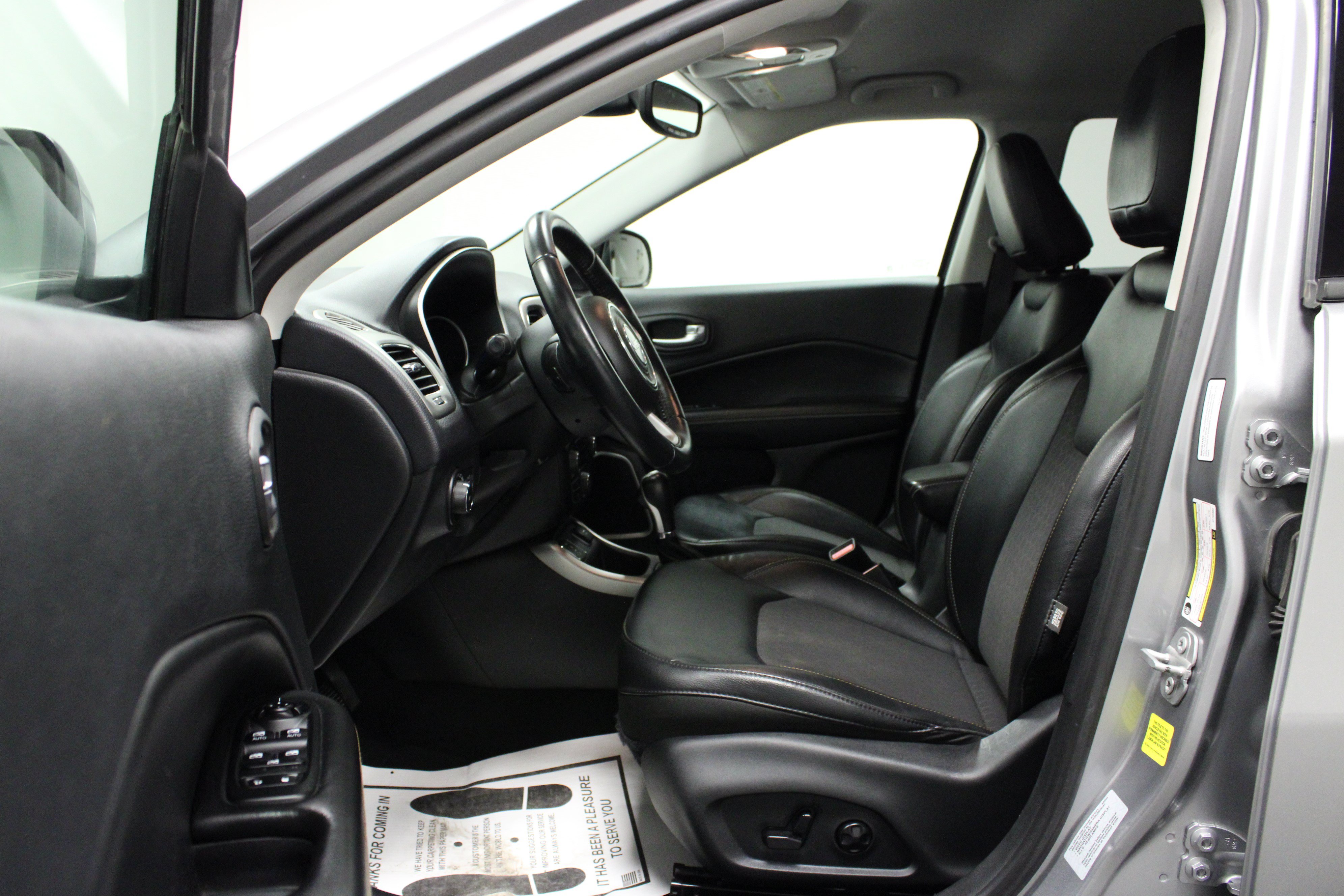 Used 2018 Jeep Compass Latitude w/ Popular Equipment Group FWD image 12