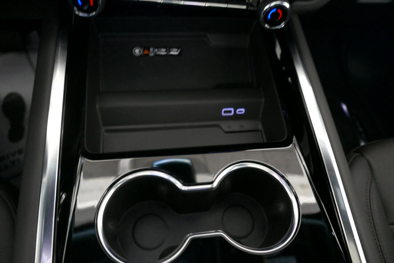 Used 2025 Chevrolet Suburban High Country image 15