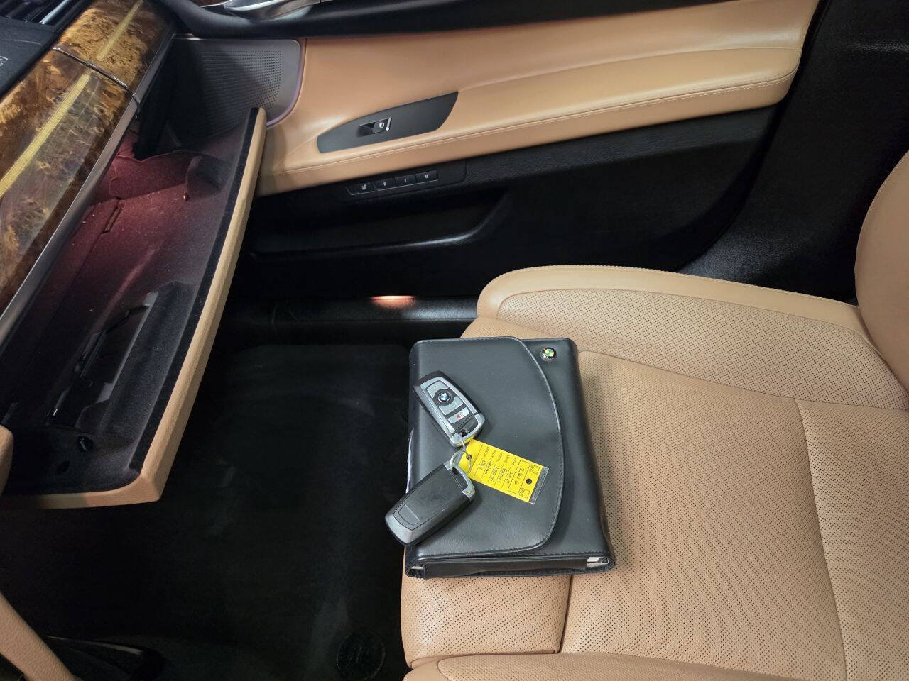 Used 2014 BMW 750i xDrive AWD/4WD image 31