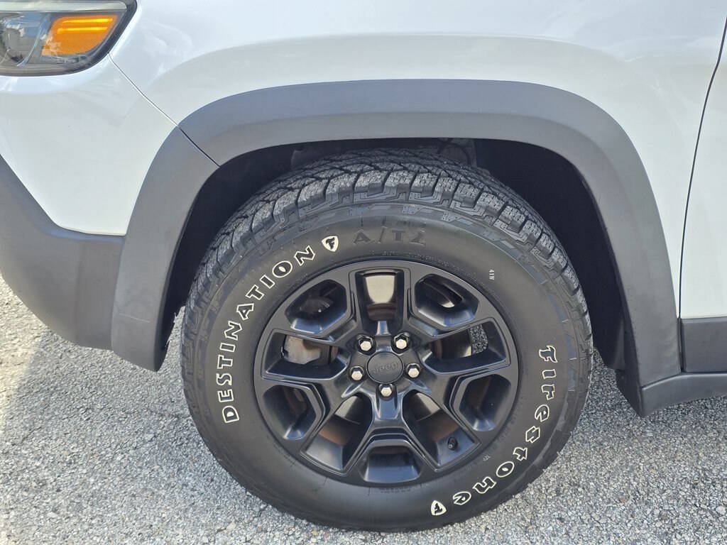 Used 2019 Jeep Cherokee Trailhawk w/ Comfort/Convenience Group AWD/4WD image 10