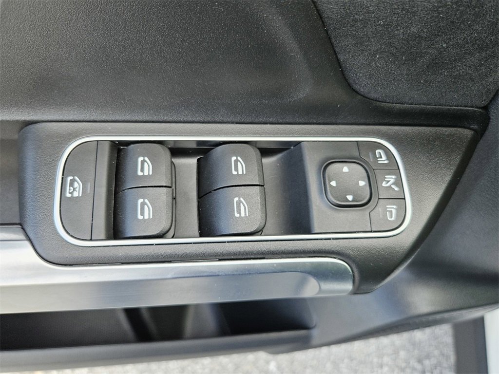 Used 2025 Mercedes-Benz GLB 35 AMG 4MATIC image 11