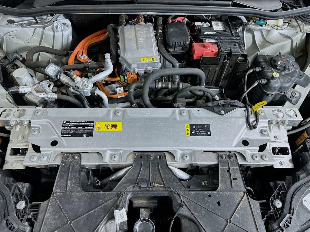 Certified 2023 BMW iX xDrive50 w/ Sport Package AWD/4WD image 30
