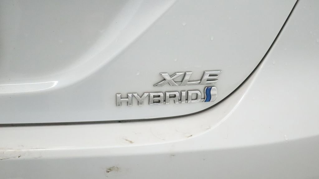 Used 2020 Toyota Camry XLE FWD image 18