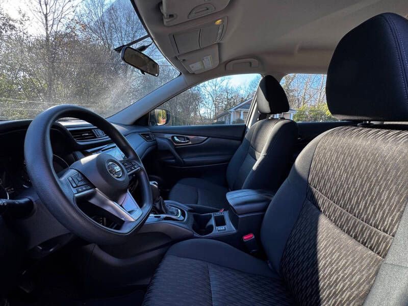 Used 2017 Nissan Rogue S FWD image 11