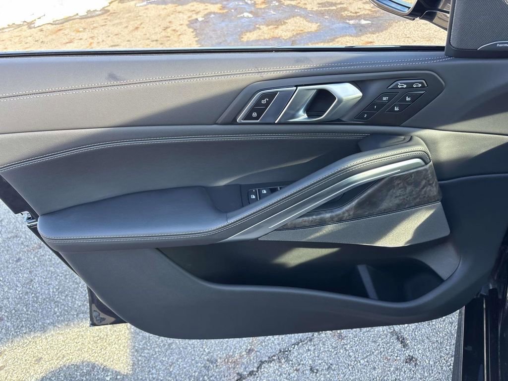 New 2026 BMW X6 xDrive40i w/ Executive Package image 11