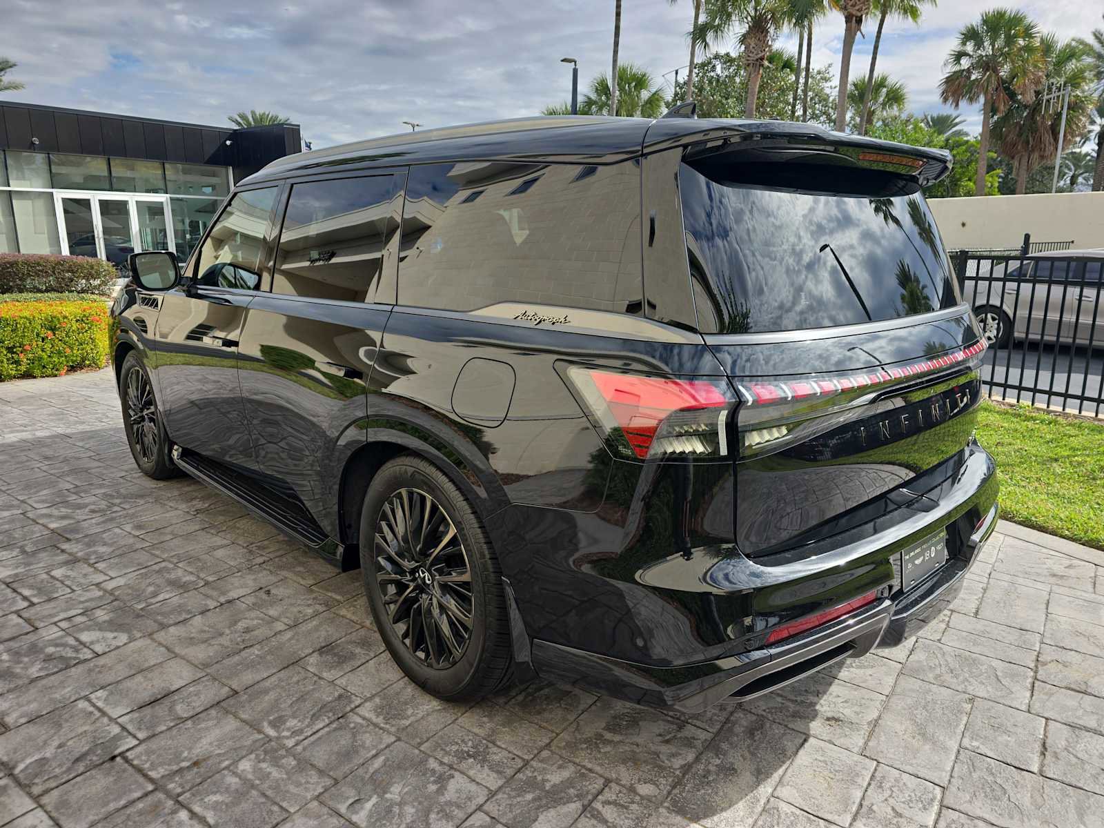 New 2026 INFINITI QX80 Autograph w/ Premium Cargo Package image 7