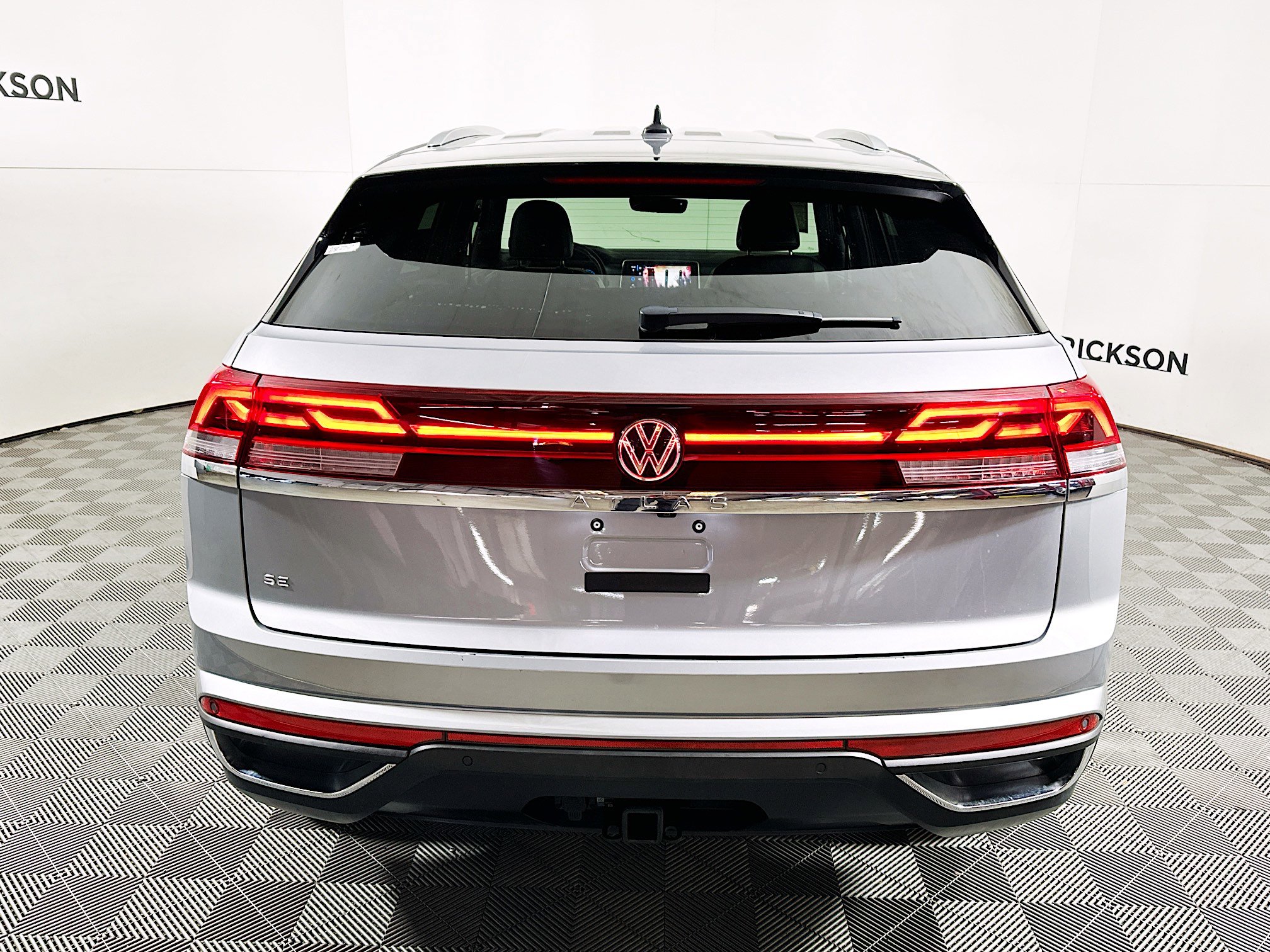 Used 2024 Volkswagen Atlas Cross Sport SE image 4