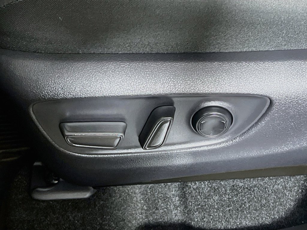 Used 2025 Toyota RAV4 XLE AWD/4WD image 15