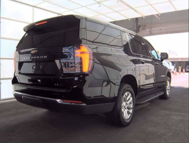 Used 2025 Chevrolet Suburban LT w/ Comfort Package RWD image 3