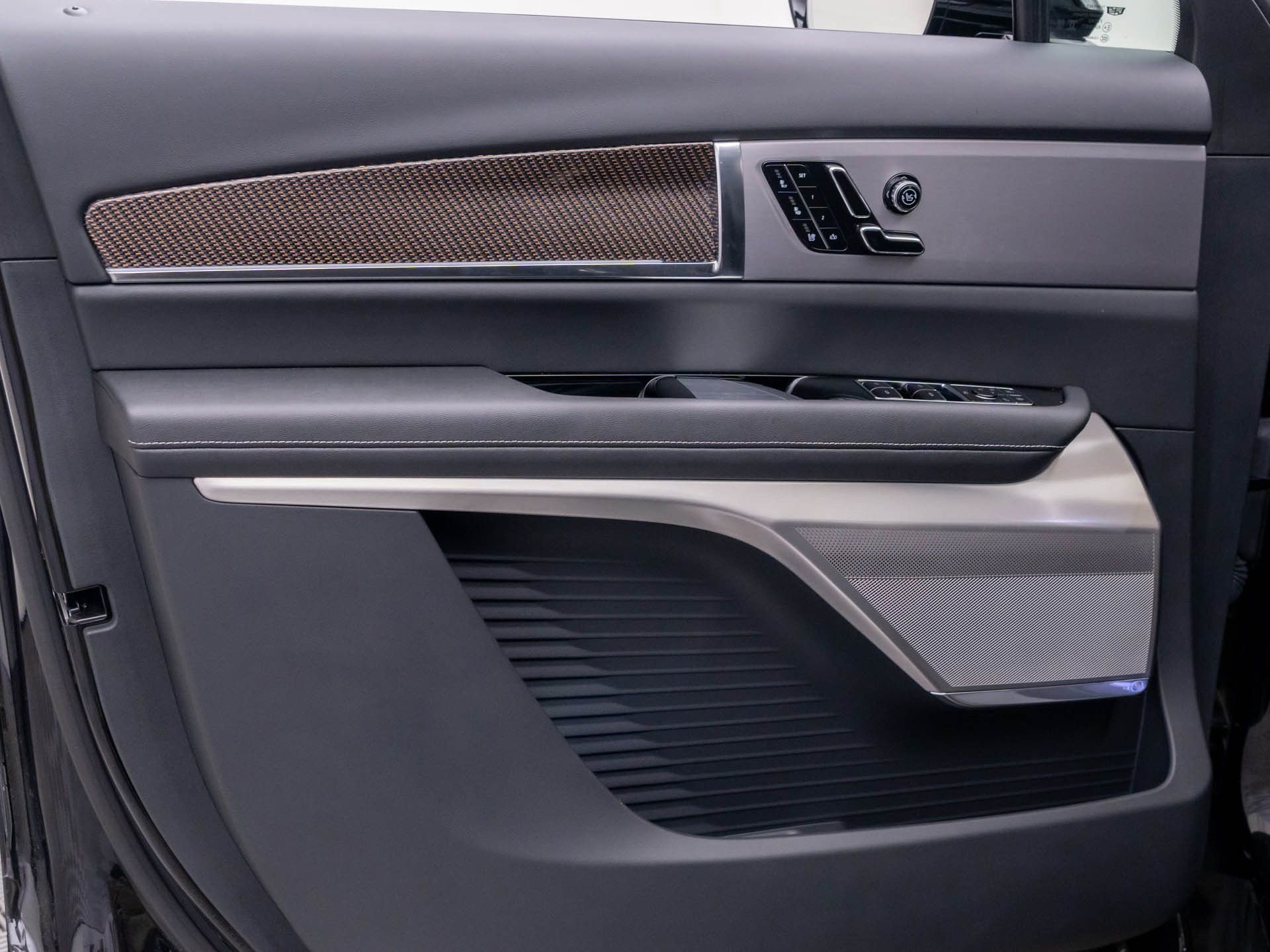 New 2026 Cadillac Vistiq Luxury w/ LPO, Floor Liner Package AWD/4WD image 15