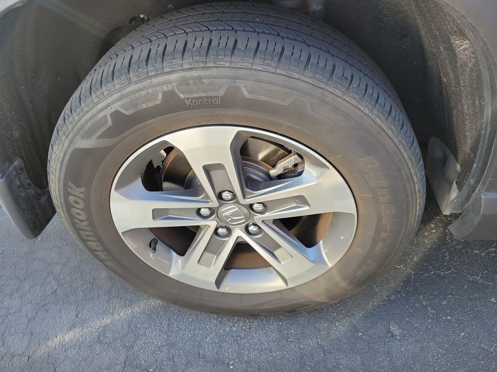 Used 2025 Honda Pilot EX-L image 12